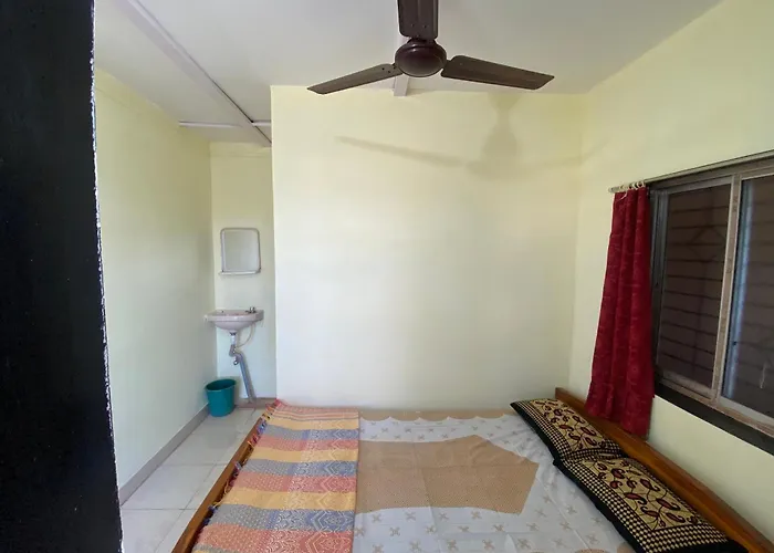 Hotel Aviraj Nivas
