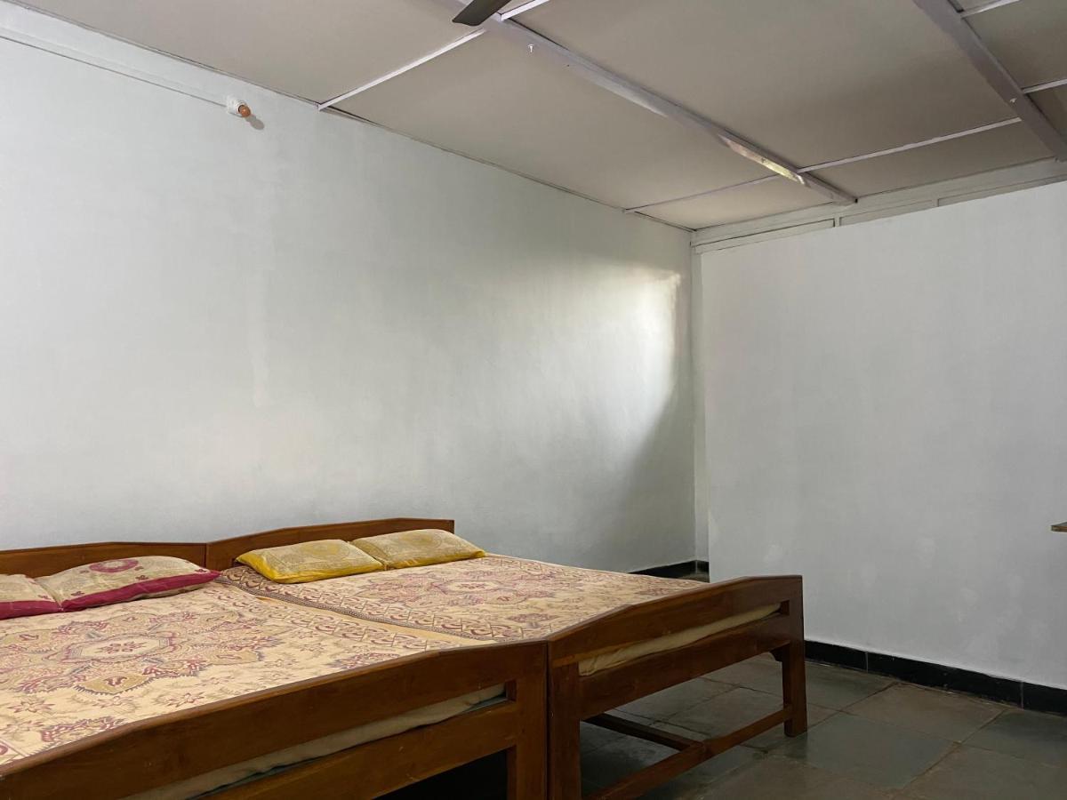 Aviraj Nivas Homestay *