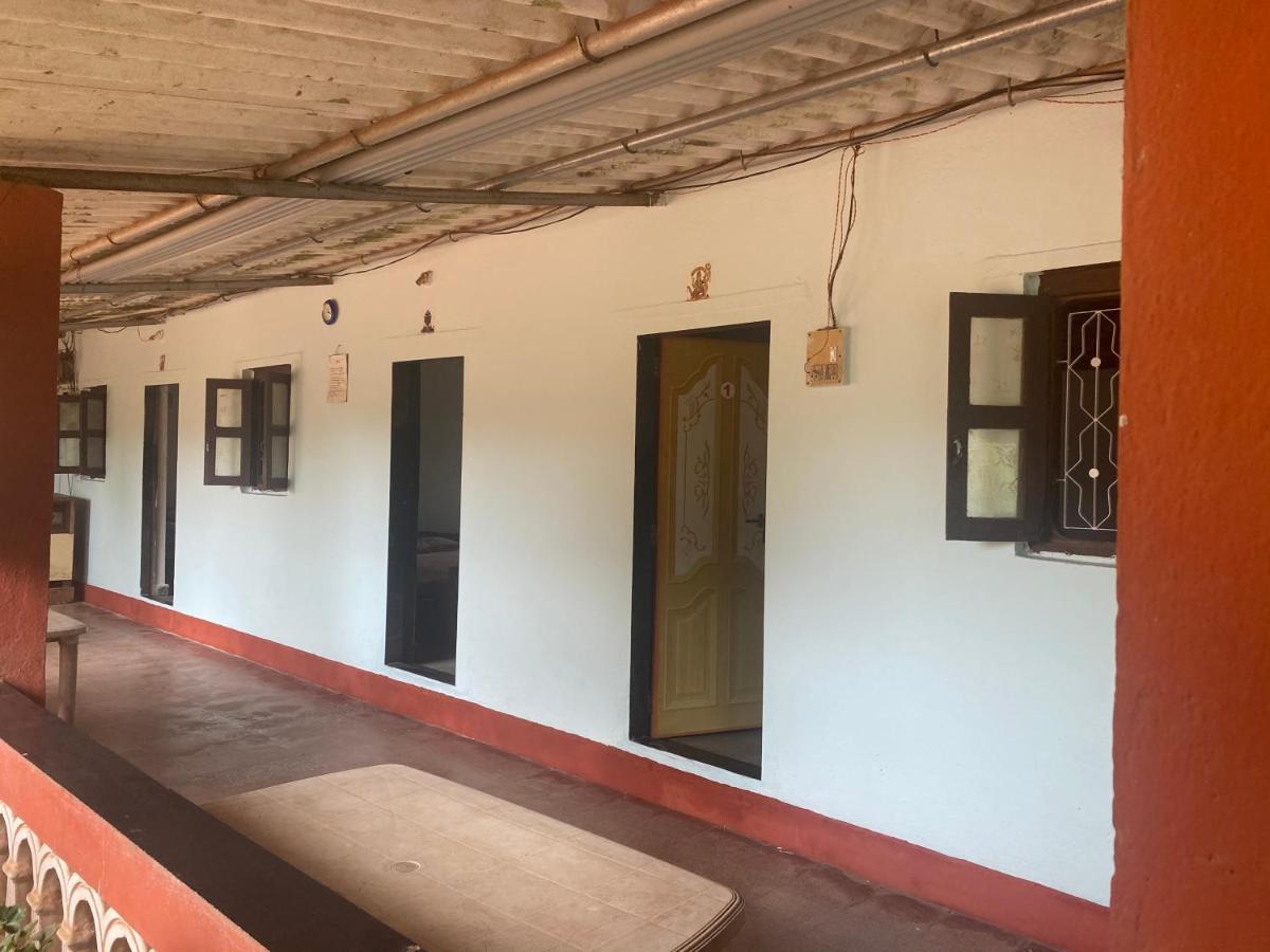 Aviraj Nivas Homestay *