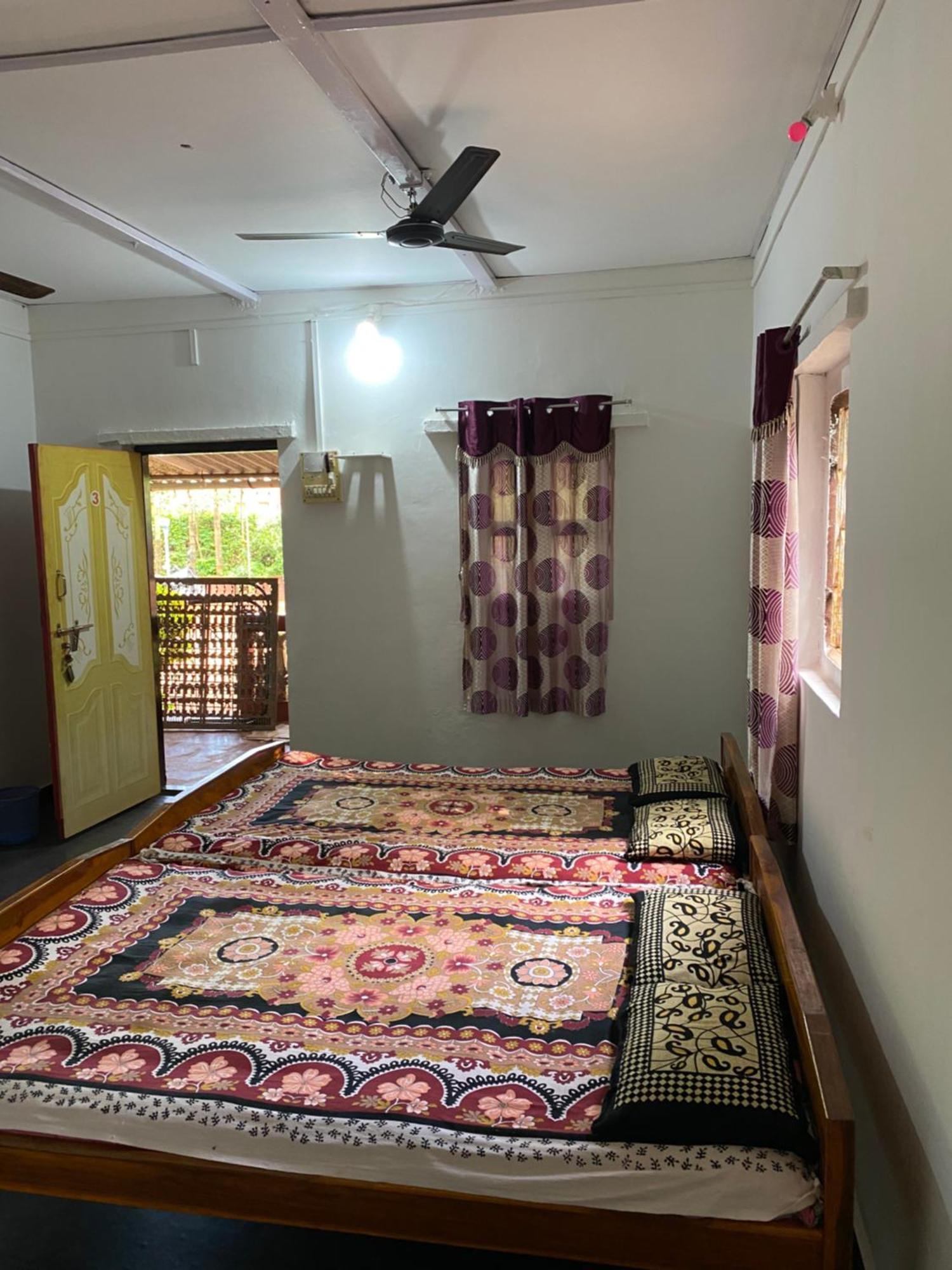 Aviraj Nivas Homestay *