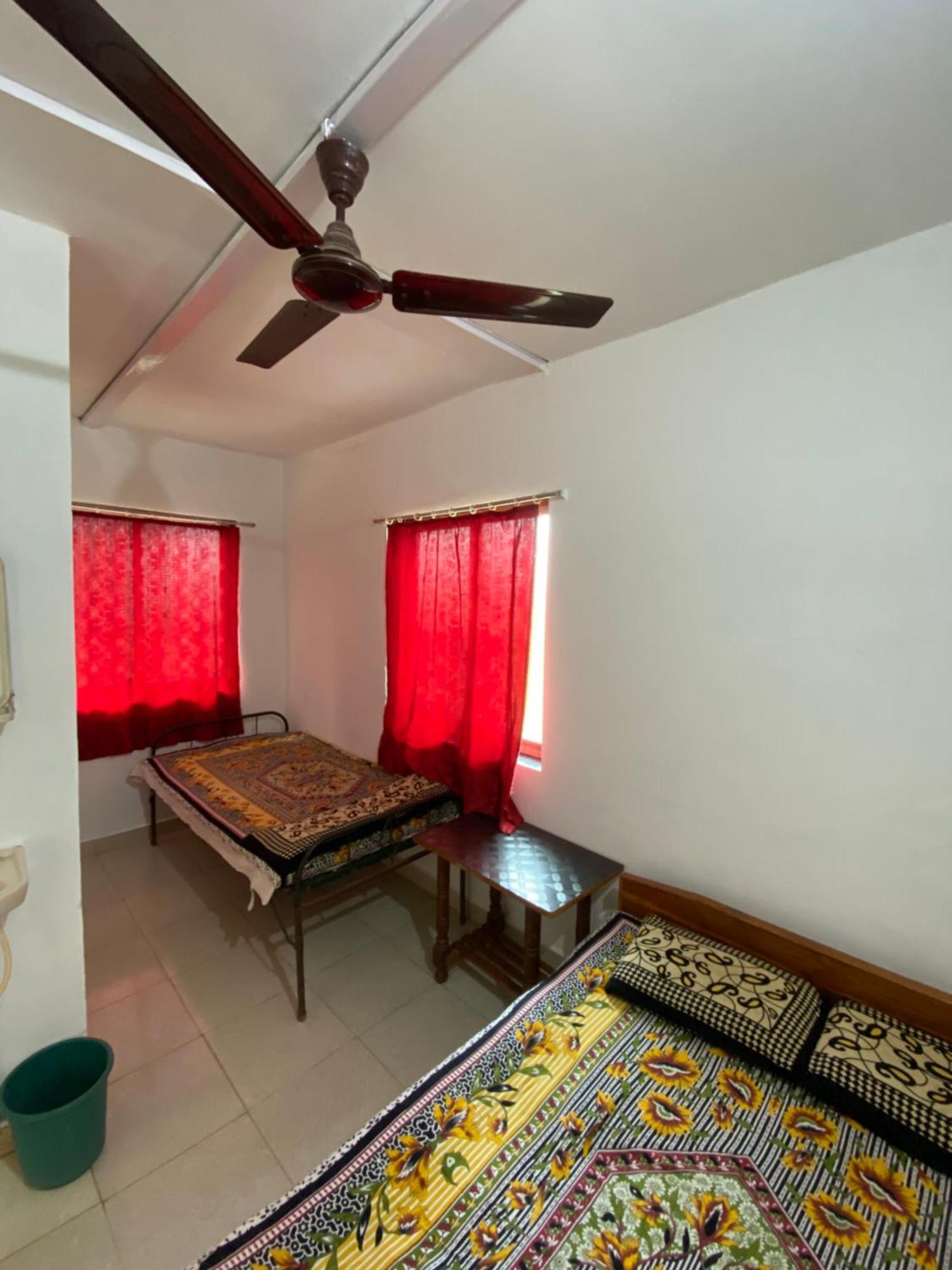 Aviraj Nivas Homestay *